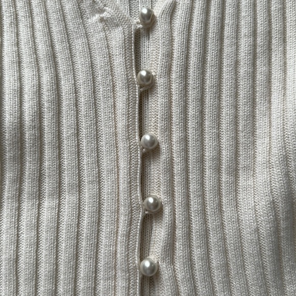 Gorgeous Artizia Pearl Cardigan - Picture 2 of 6
